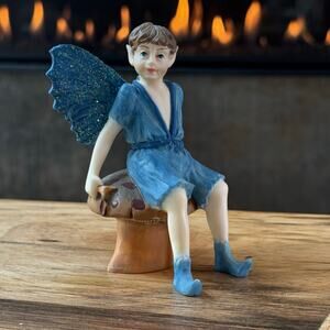 Vintage 1994 Dezine The Fairy Collection Boy Sprite Figurine Blue Mushroom 4.5"